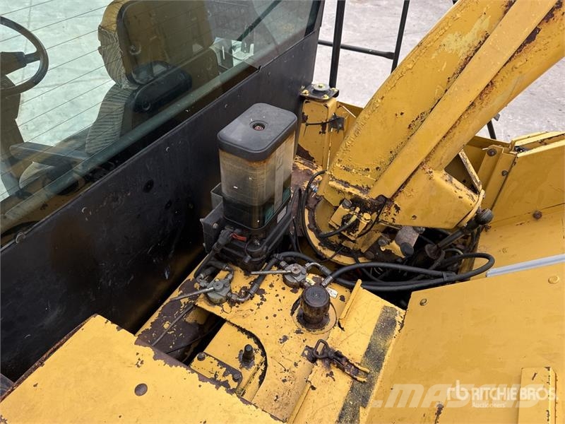 New Holland FX58 4WD Forage Harvester 목초 수확기