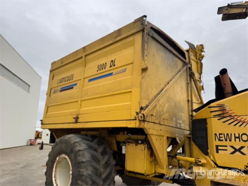 New Holland FX58 4WD Forage Harvester 목초 수확기