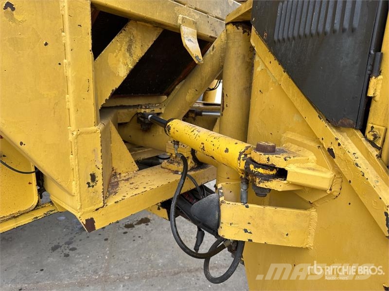 New Holland FX58 4WD Forage Harvester 목초 수확기