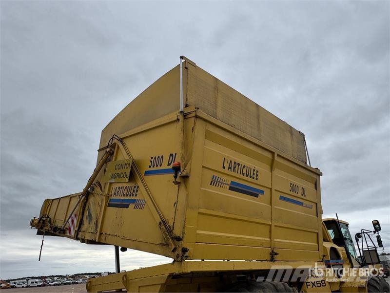New Holland FX58 4WD Forage Harvester 목초 수확기