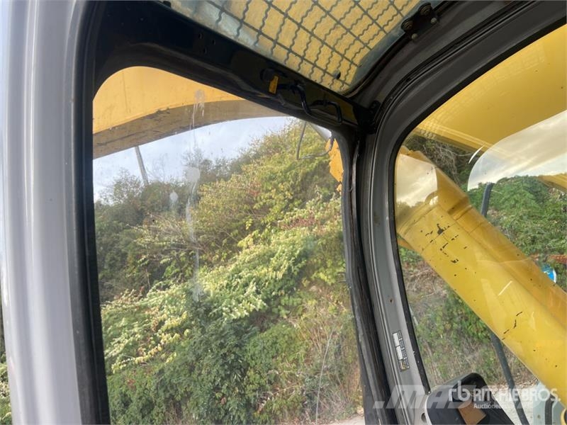 New Holland KOBELCO E235B SRNLC Pelle Sur Chenilles Tracked Ex Crawler excavators