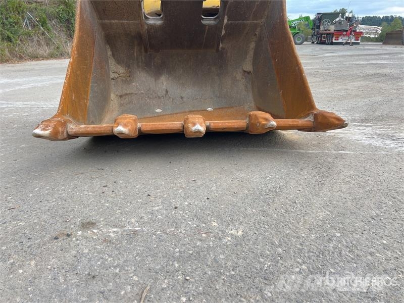 New Holland KOBELCO E235B SRNLC Pelle Sur Chenilles Tracked Ex Crawler excavators