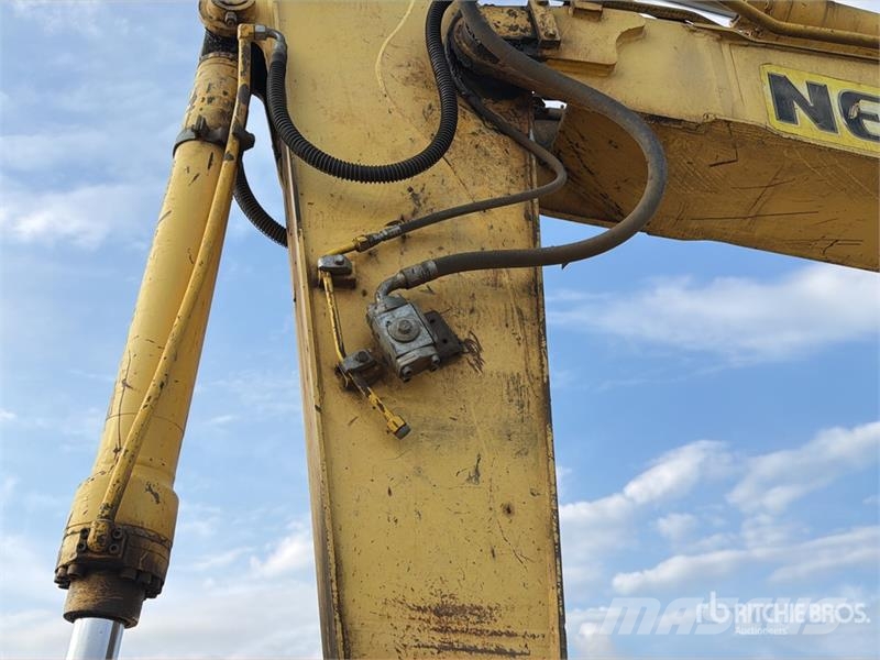 New Holland Kobelco E215B Tracked Excavator Paletli ekskavatörler