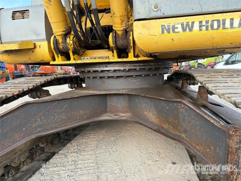 New Holland Kobelco E215B Tracked Excavator Paletli ekskavatörler