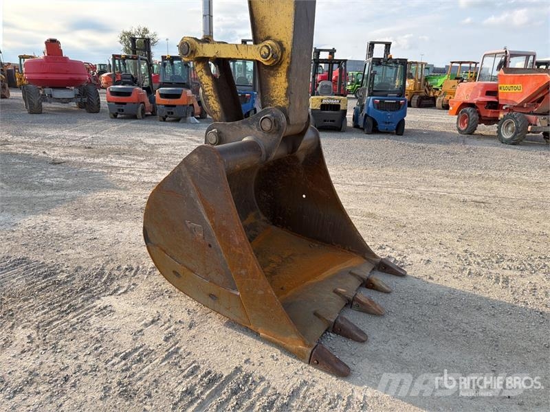 New Holland Kobelco E215B Tracked Excavator Paletli ekskavatörler