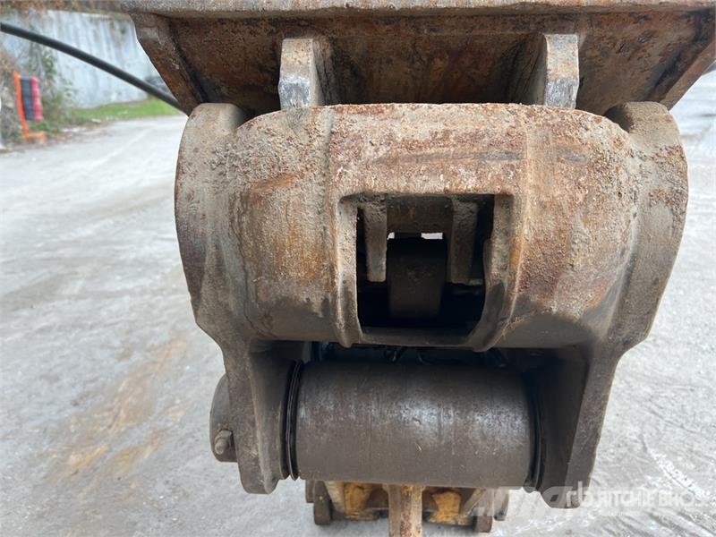 New Holland KOBELCO E235B SRNLC Pelle Sur Chenilles Tracked Ex Crawler excavators