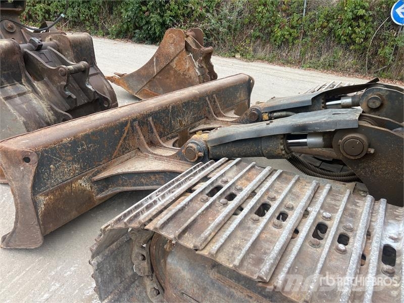 New Holland KOBELCO E235B SRNLC Pelle Sur Chenilles Tracked Ex Crawler excavators