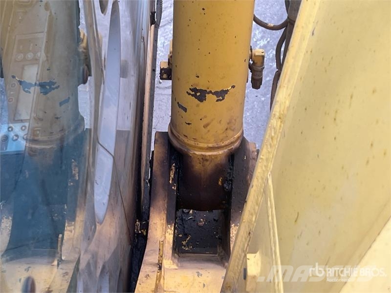 New Holland KOBELCO E235B SRNLC Pelle Sur Chenilles Tracked Ex Crawler excavators