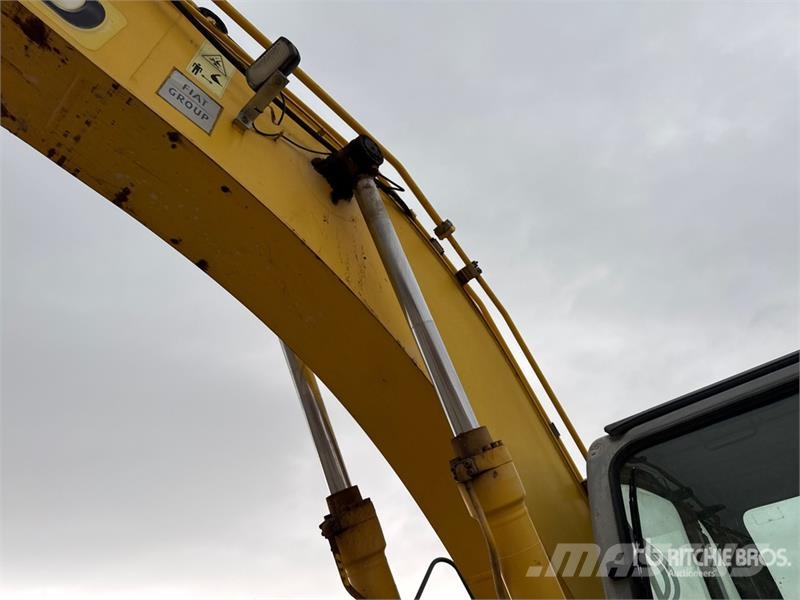 New Holland Kobelco E215B Tracked Excavator Bagri goseničarji