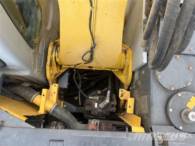 New Holland KOBELCO E235B SRNLC Pelle Sur Chenilles Tracked Ex Crawler excavators