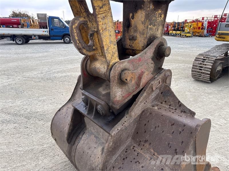 New Holland Kobelco E215B Tracked Excavator Bagri goseničarji