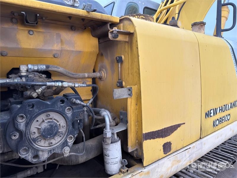 New Holland Kobelco E215B Tracked Excavator Bagri goseničarji