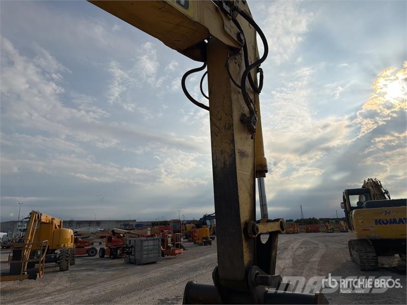 New Holland Kobelco E215B Tracked Excavator Paletli ekskavatörler