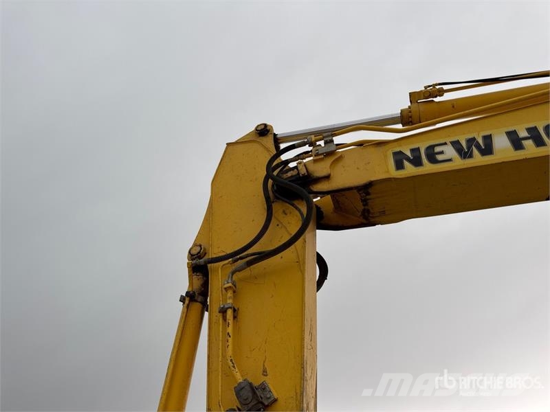 New Holland Kobelco E215B Tracked Excavator Bagri goseničarji