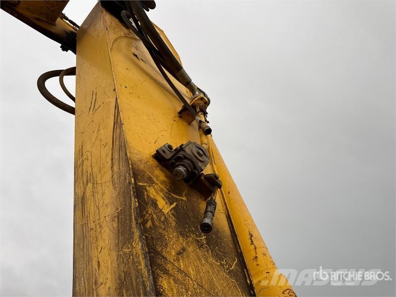 New Holland Kobelco E215B Tracked Excavator Bagri goseničarji
