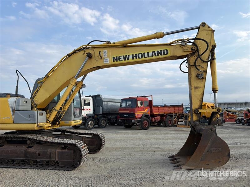 New Holland Kobelco E215B Tracked Excavator Paletli ekskavatörler