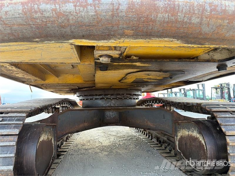 New Holland Kobelco E215B Tracked Excavator Paletli ekskavatörler
