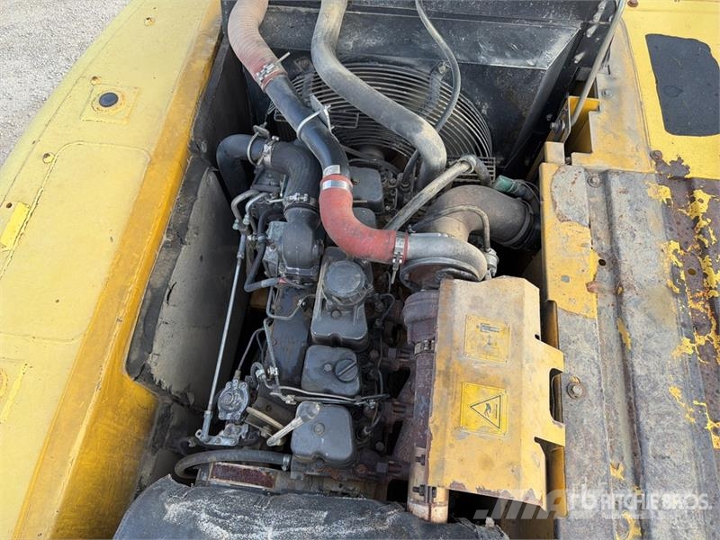 New Holland Kobelco E215B Tracked Excavator Paletli ekskavatörler