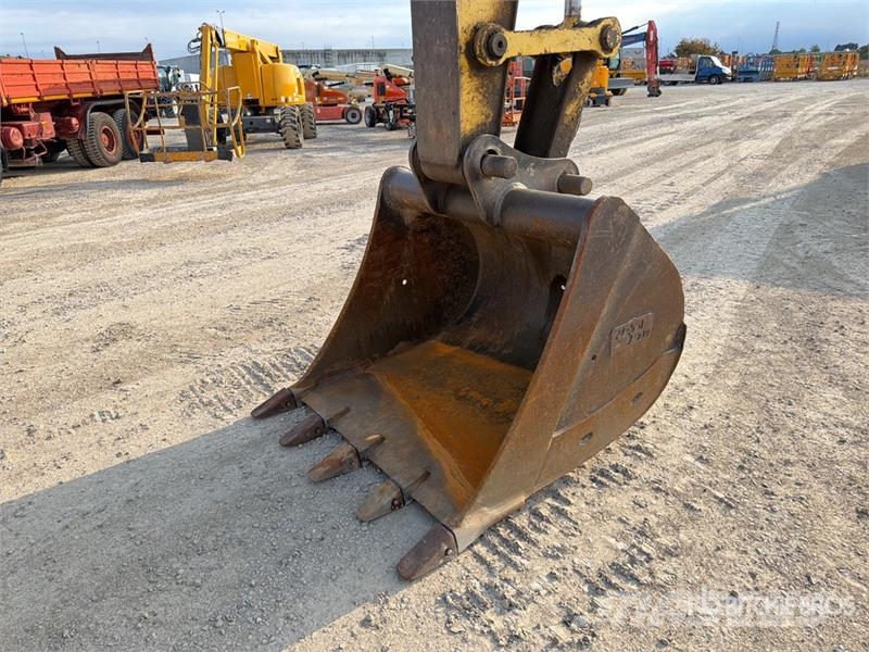 New Holland Kobelco E215B Tracked Excavator Paletli ekskavatörler