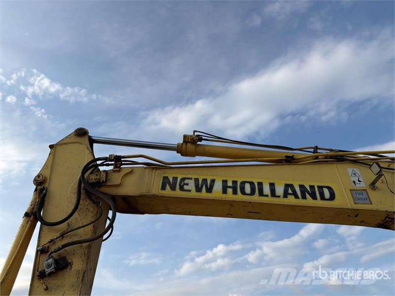 New Holland Kobelco E215B Tracked Excavator Paletli ekskavatörler