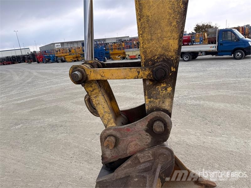 New Holland Kobelco E215B Tracked Excavator Bagri goseničarji