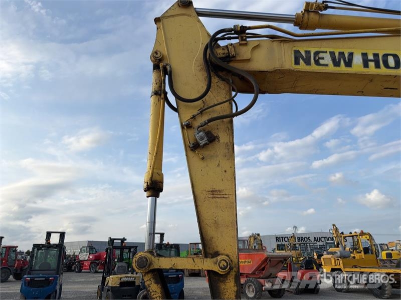 New Holland Kobelco E215B Tracked Excavator Paletli ekskavatörler