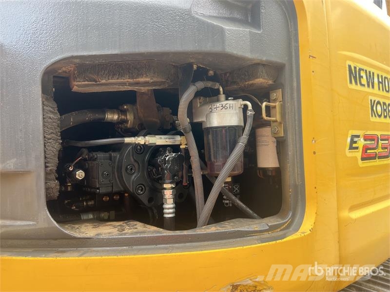 New Holland KOBELCO E235B SRNLC Pelle Sur Chenilles Tracked Ex Crawler excavators