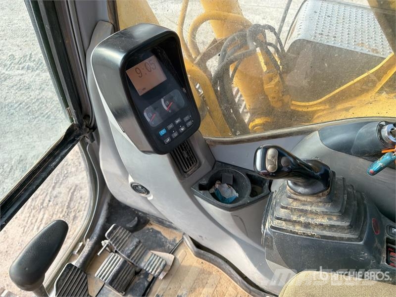 New Holland Kobelco E215B Tracked Excavator Paletli ekskavatörler