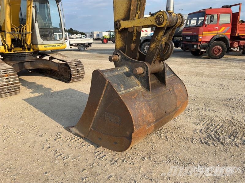 New Holland Kobelco E215B Tracked Excavator Paletli ekskavatörler