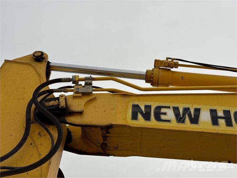 New Holland Kobelco E215B Tracked Excavator Bagri goseničarji