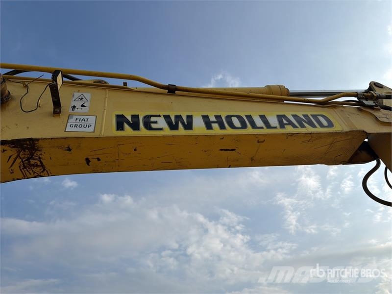 New Holland Kobelco E215B Tracked Excavator Paletli ekskavatörler