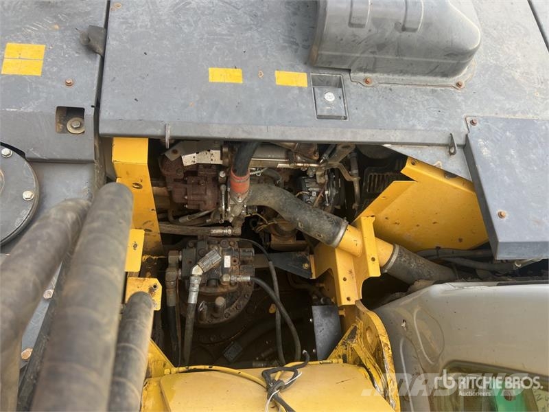 New Holland KOBELCO E235B SRNLC Pelle Sur Chenilles Tracked Ex Crawler excavators