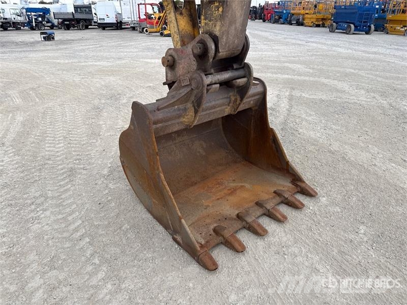 New Holland Kobelco E215B Tracked Excavator Bagri goseničarji
