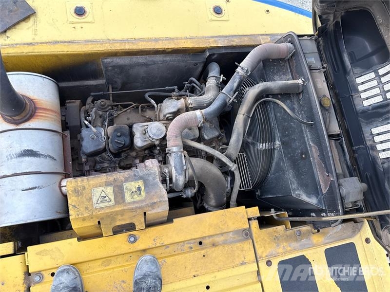 New Holland Kobelco E215B Tracked Excavator Bagri goseničarji