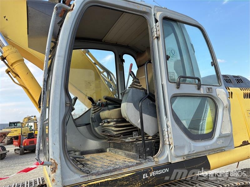 New Holland Kobelco E215B Tracked Excavator Paletli ekskavatörler