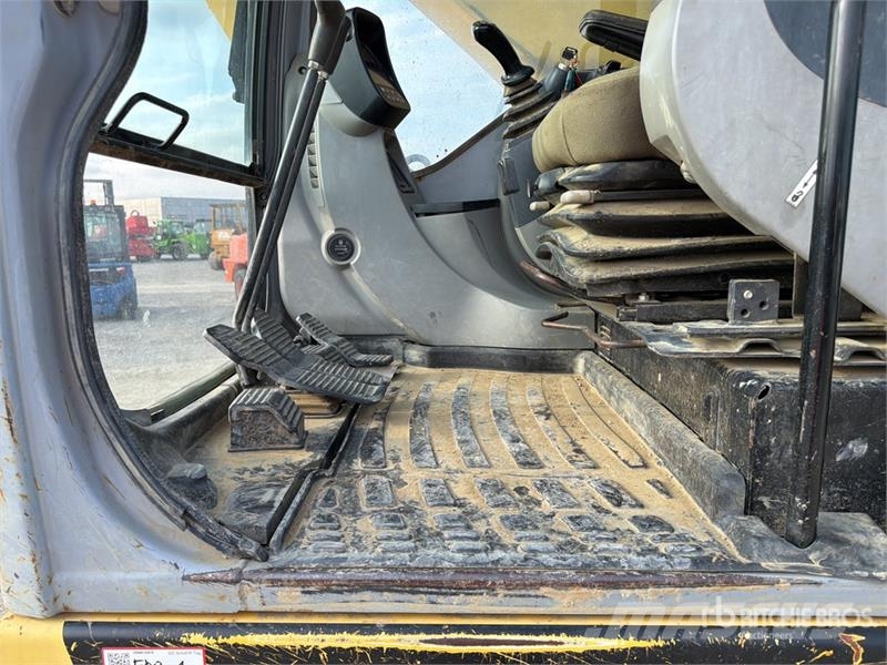 New Holland Kobelco E215B Tracked Excavator Paletli ekskavatörler