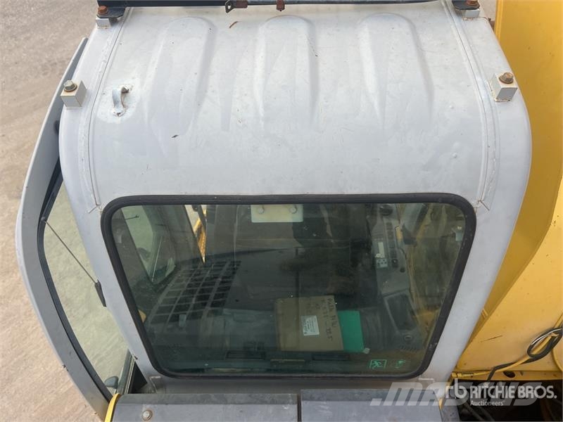New Holland KOBELCO E235B SRNLC Pelle Sur Chenilles Tracked Ex Crawler excavators
