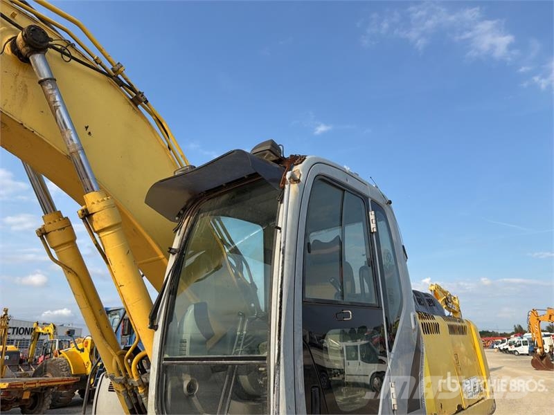 New Holland Kobelco E215B Tracked Excavator Paletli ekskavatörler