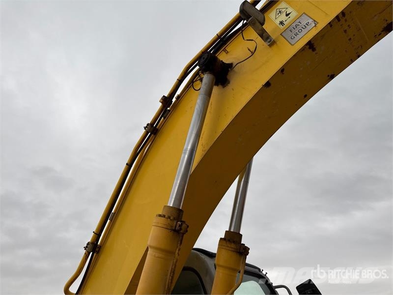 New Holland Kobelco E215B Tracked Excavator Bagri goseničarji