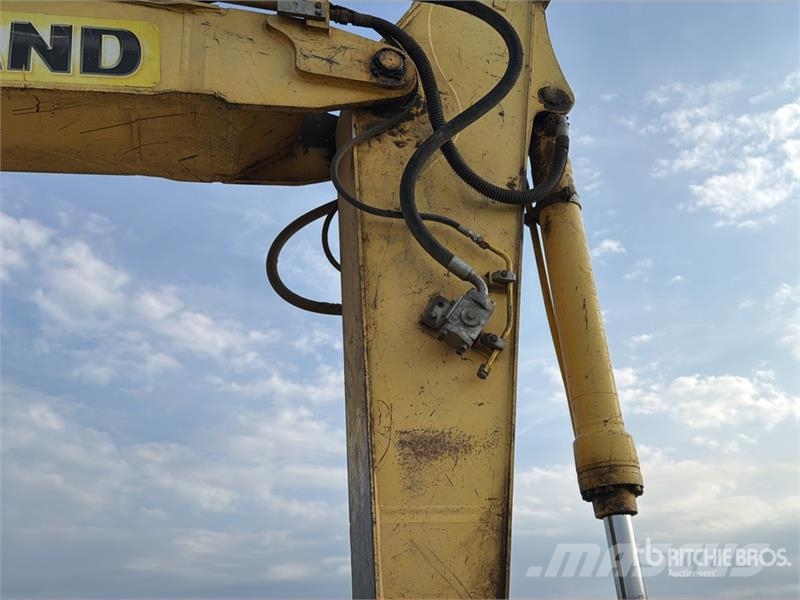New Holland Kobelco E215B Tracked Excavator Paletli ekskavatörler
