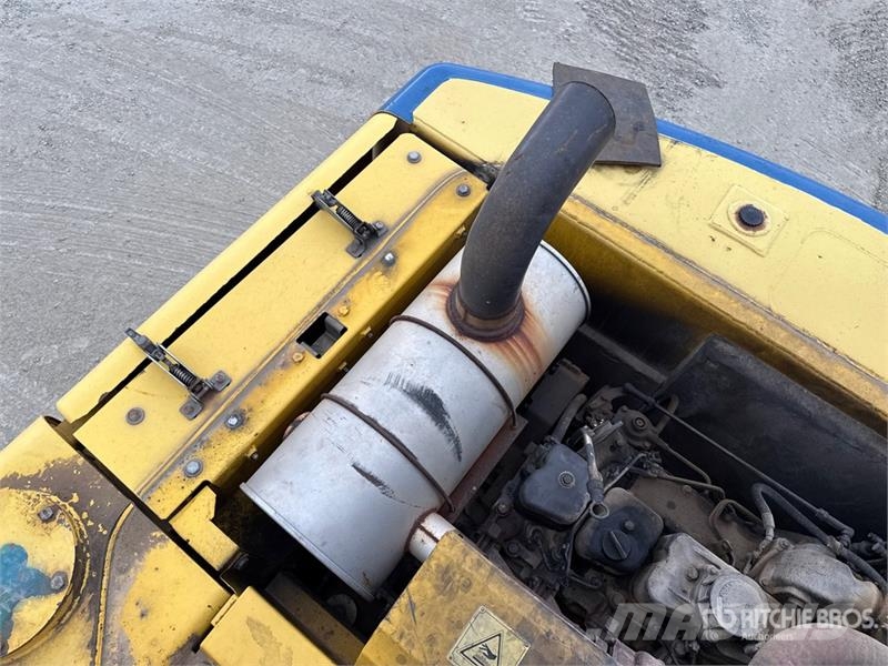 New Holland Kobelco E215B Tracked Excavator Bagri goseničarji