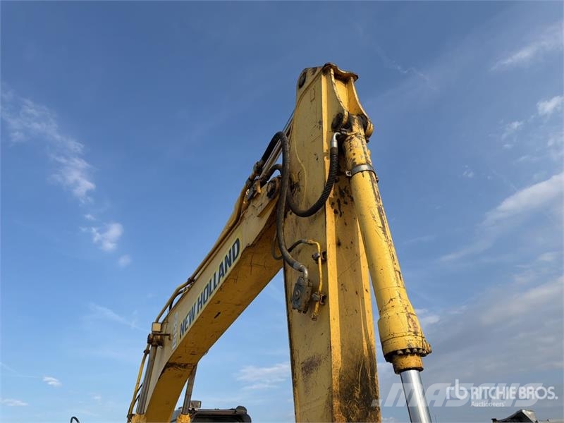 New Holland Kobelco E215B Tracked Excavator Paletli ekskavatörler