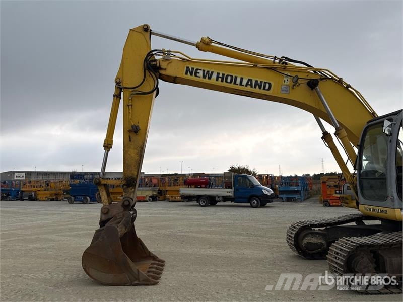 New Holland Kobelco E215B Tracked Excavator Bagri goseničarji