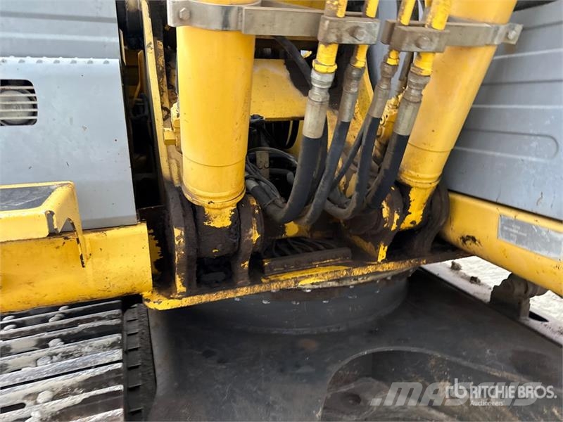 New Holland Kobelco E215B Tracked Excavator Bagri goseničarji