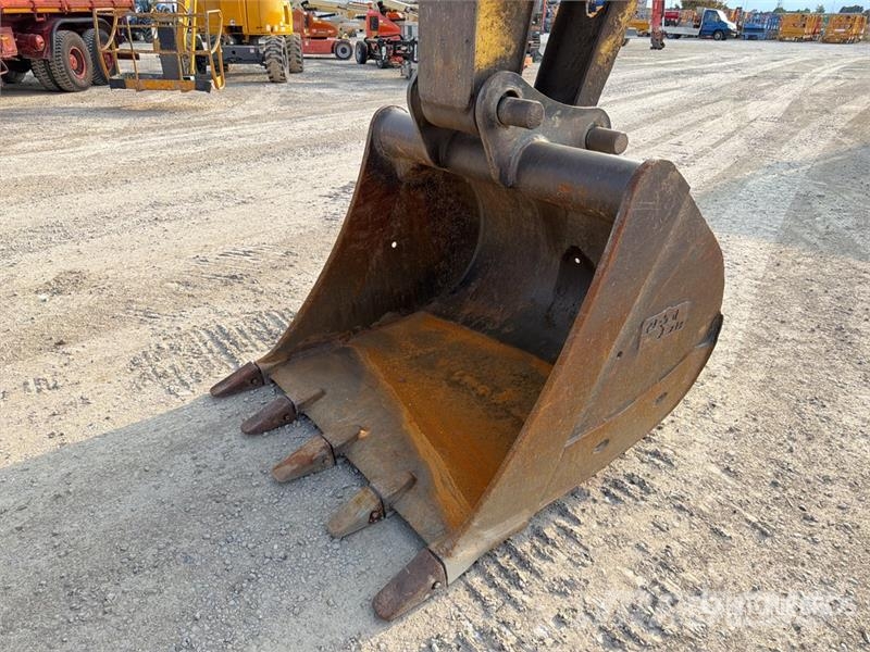 New Holland Kobelco E215B Tracked Excavator Paletli ekskavatörler