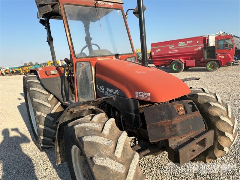 New Holland L85 DT 4WD Tractor Trattori