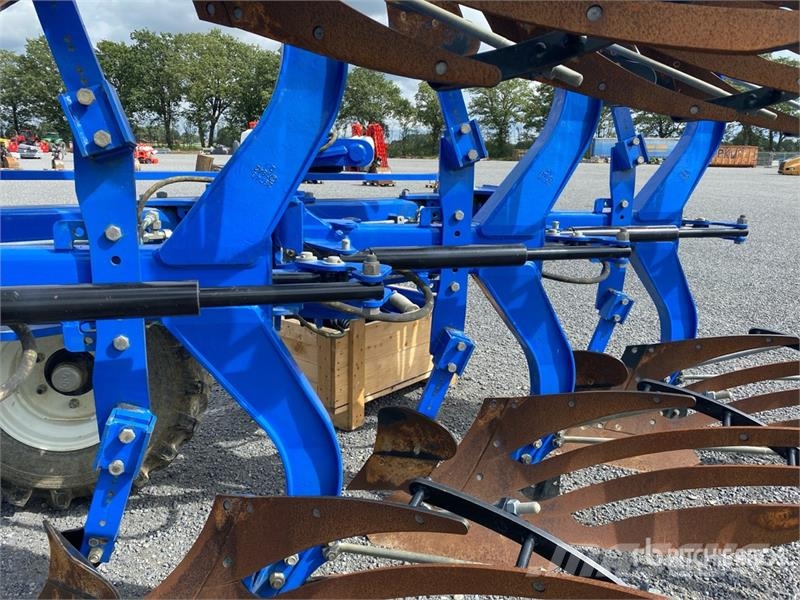 New Holland PXV7980H0L Reversible Plow Reversible ploughs