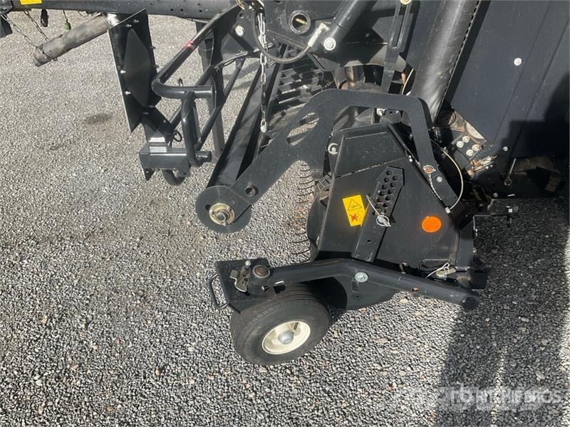 New Holland RB180 Round Baler Rundballenpressen