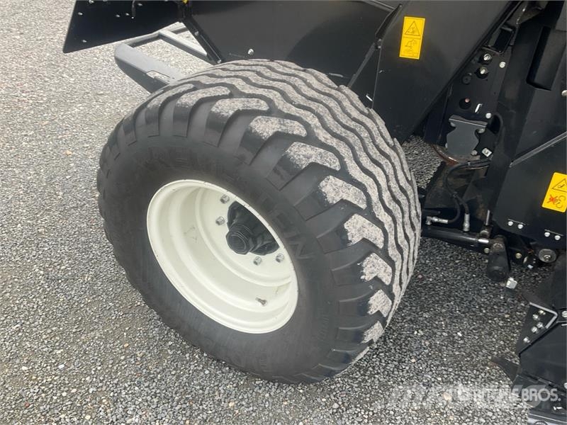 New Holland RB180 Round Baler Rundballenpressen