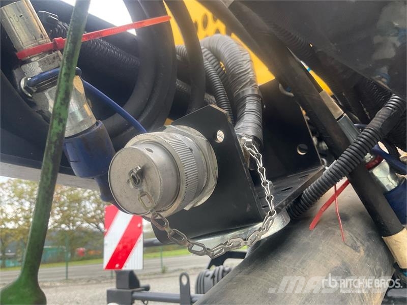 New Holland RB180 Round Baler Rundballenpressen